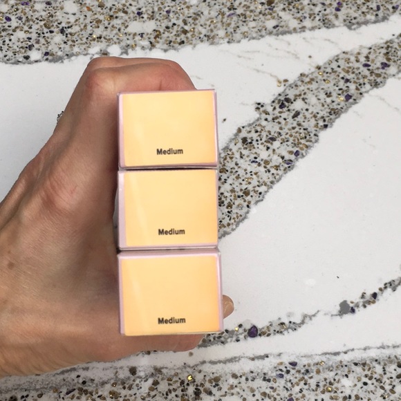 New in box   IT Cosmetics CC cream illumination set - Picture 2 of 6